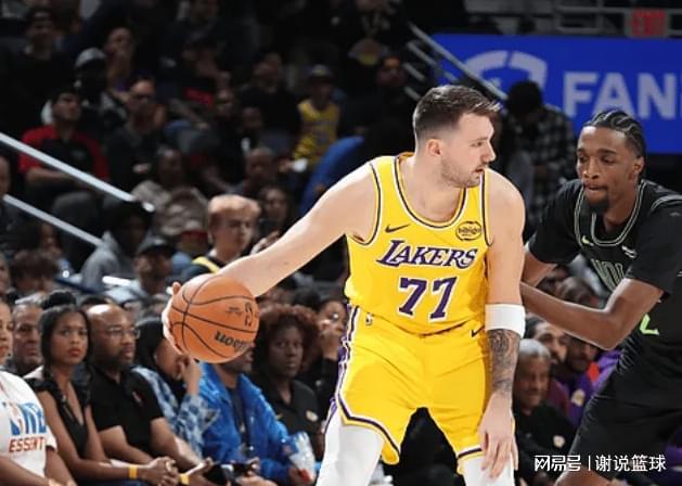 电子游戏平台-湖人溃败鱼腩送福利，东契奇心态崩两先发变铁匠，一数据遭完败