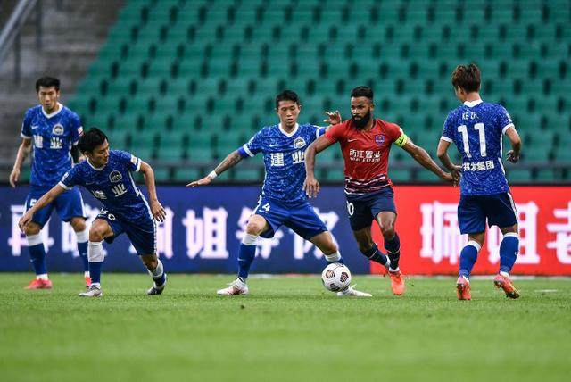 张外龙祝贺球员创造奇迹 3球大逆转找回重庆精神